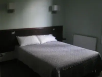 Un ou plusieurs lits dans un hébergement de l'établissement Hôtel Le Bellevue - Paris Porte d'Orléans