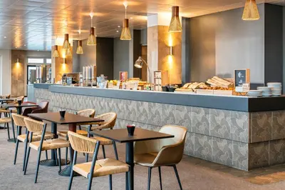 Restaurant ou autre lieu de restauration dans l'établissement ibis Paris porte de Bercy