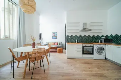 Cuisine ou kitchenette dans l'établissement Parisuites Central Canal Saint Martin Design & Luxe & Cosy