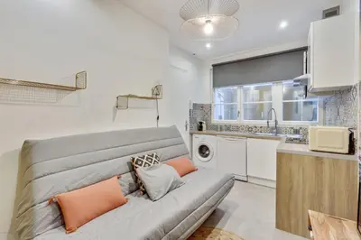 Cuisine ou kitchenette dans l'établissement 143 Suite La Française Superbe Appartement à Paris