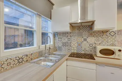 Cuisine ou kitchenette dans l'établissement 143 Suite La Française Superbe Appartement à Paris