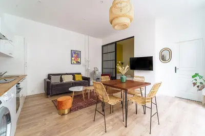 Cuisine ou kitchenette dans l'établissement Parisuites Central Canal Saint Martin Chic & Design & Cosy
