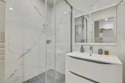 Salle de bains dans l'établissement Cocooning Apt St Germain - 4 pers