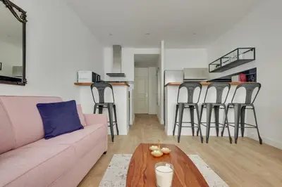 Télévision ou salle de divertissement dans l'établissement Cocooning Apt St Germain - 4 pers