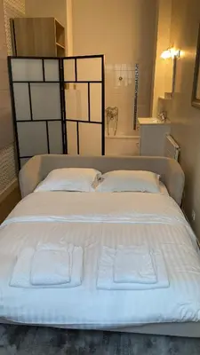 Un ou plusieurs lits dans un hébergement de l'établissement Canal Saint Martin apartments