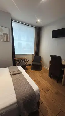 Un ou plusieurs lits dans un hébergement de l'établissement LAFAYETTE HOTEL