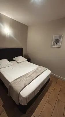 Un ou plusieurs lits dans un hébergement de l'établissement LAFAYETTE HOTEL