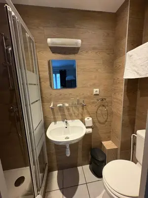 Salle de bains dans l'établissement HOTEL DU MONT LOUIS