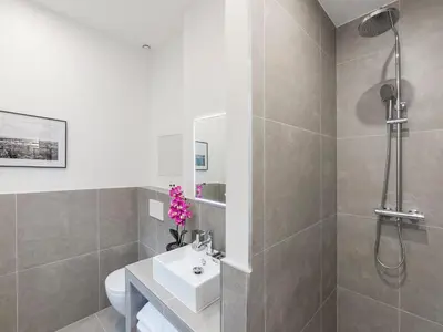 Salle de bains dans l'établissement LivinParis - Luxury 3 Bedrooms Arc de Triomphe I