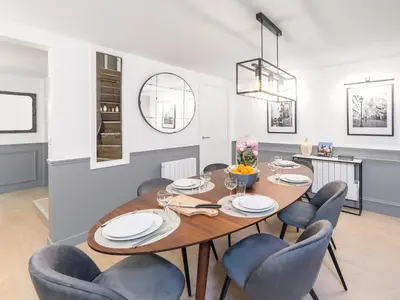 Coin salon dans l'établissement LivinParis - Luxury 3 Bedrooms Arc de Triomphe I