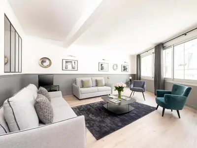 Coin salon dans l'établissement LivinParis - Luxury AC 3 Bedrooms Le Marais III