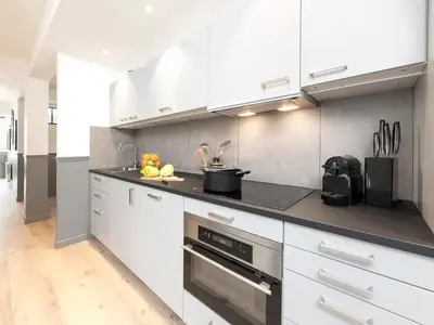 Cuisine ou kitchenette dans l'établissement LivinParis - Luxury AC 3 Bedrooms Le Marais III
