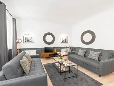 Coin salon dans l'établissement LivinParis - Luxury 3 Bedrooms Opera I