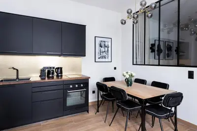 Cuisine ou kitchenette dans l'établissement Appartement d'architecte Amsterdam Saint-Lazare