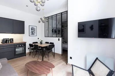 Cuisine ou kitchenette dans l'établissement Appartement d'architecte Amsterdam Saint-Lazare