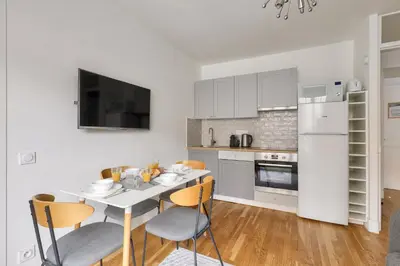 Cuisine ou kitchenette dans l'établissement NEW Paradis - 2Bdrs Flat in the Heart of Paris