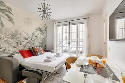 Coin salon dans l'établissement NEW Paradis - 2Bdrs Flat in the Heart of Paris