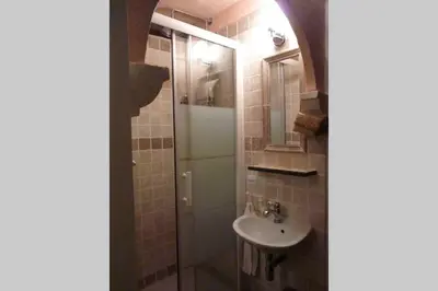 Salle de bains dans l'établissement Typical Marais 3 bedroom - Beaubourg