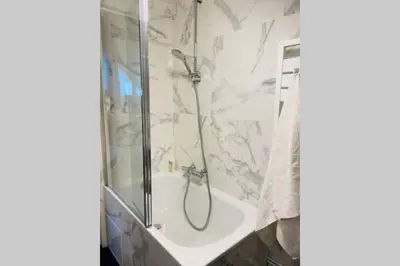 Salle de bains dans l'établissement StTUDIO Champs Elysées