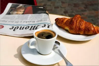 Options de petit-déjeuner proposées aux clients de l'établissement StTUDIO Champs Elysées