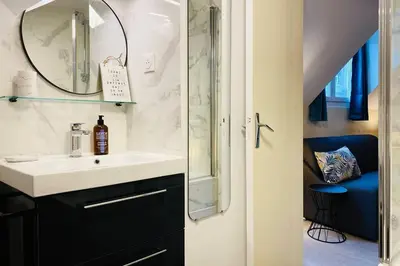 Salle de bains dans l'établissement StTUDIO Champs Elysées