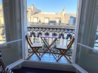 Balcon ou terrasse dans l'établissement Outstanding 2 bedrooms with a terrific Eiffel Tower view
