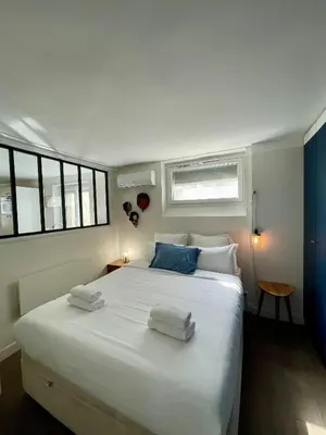 Un ou plusieurs lits dans un hébergement de l'établissement PARISIAN HOME l MONTORGUEIL