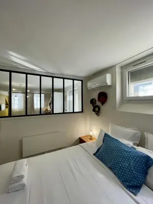 Un ou plusieurs lits dans un hébergement de l'établissement PARISIAN HOME l MONTORGUEIL