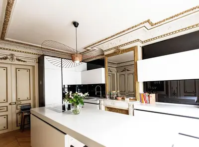 Cuisine ou kitchenette dans l'établissement Veeve - Classical Features in the 9th