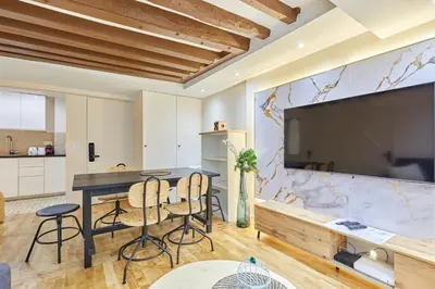 Cuisine ou kitchenette dans l'établissement Rent a Room - Cosy 2BDR