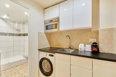 Cuisine ou kitchenette dans l'établissement Rent a Room - Cosy 2BDR