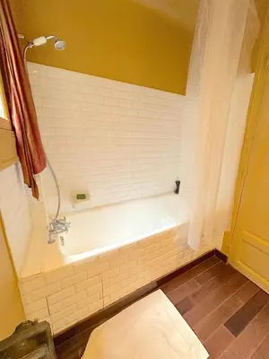 Salle de bains dans l'établissement Le Penthouse Guy Moquet