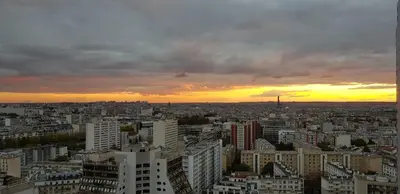 Lever ou coucher de soleil vu de le séjour chez l'habitant ou à proximité
