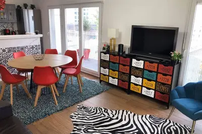 Télévision ou salle de divertissement dans l'établissement FRATELLINI 3 Bedroom bright and design