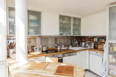 Cuisine ou kitchenette dans l'établissement Appt With Garden Near Jardin Du Luxembourg