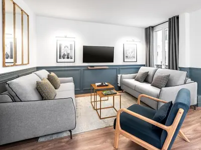 Télévision ou salle de divertissement dans l'établissement LivinParis - Luxury 2 Bedrooms Opera VI