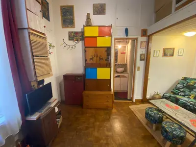 Télévision ou salle de divertissement dans l'établissement Petit appartement au cœur de PARIS