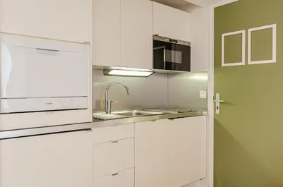 Cuisine ou kitchenette dans l'établissement PARISIAN HOME l BELLAN
