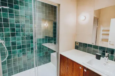 Salle de bains dans l'établissement Appt calme et central proche Arc de Triomphe