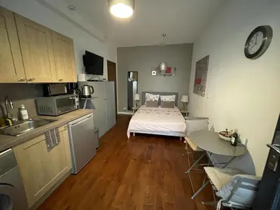 Cuisine ou kitchenette dans l'établissement Studio Saint-Placide