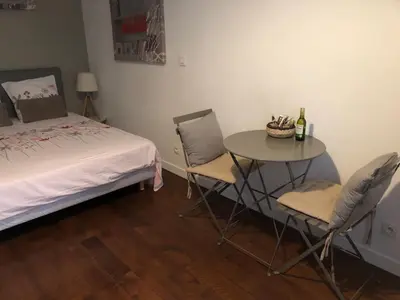 Un ou plusieurs lits dans un hébergement de l'établissement Studio Saint-Placide