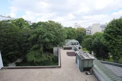 Plan de l'établissement Chic Two Bedroom Apartment steps from Champs Elysees