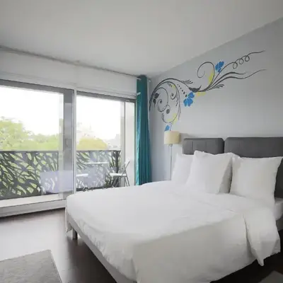 Chic Two Bedroom Apartment steps from Champs Elysees
