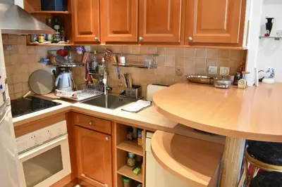 Cuisine ou kitchenette dans l'établissement Charming 2 Bedroom Apartment with view of Paris Gare de Lyon