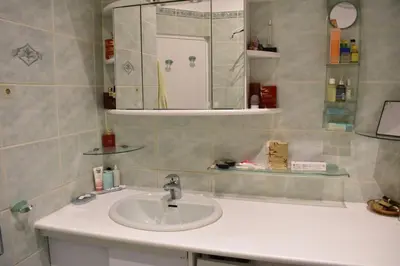 Salle de bains dans l'établissement Charming 2 Bedroom Apartment with view of Paris Gare de Lyon