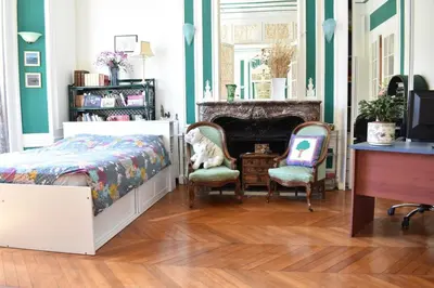 Un ou plusieurs lits dans un hébergement de l'établissement Charming 2 Bedroom Apartment with view of Paris Gare de Lyon