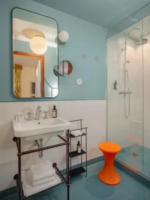 Salle de bains dans l'établissement Hôtel Saint-André des Arts