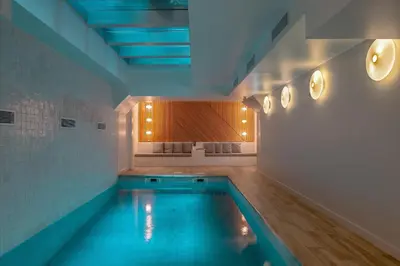 Piscine de l'établissement Lyric Hotel Paris Opera ou située à proximité