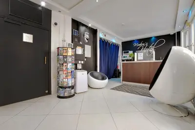 Coin salon dans l'établissement Modern's Hotel