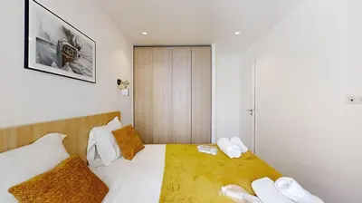 Un ou plusieurs lits dans un hébergement de l'établissement 158 Suite Jeremy - Superbe Appartement à Paris